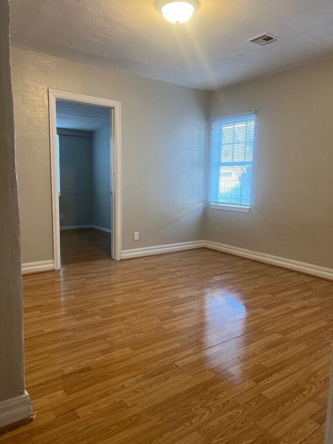 Building Photo - Great 3 Bedroom 1 Bathroom Home Near the Fairgrounds!