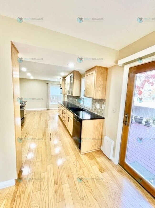 Building Photo - Beautiful- 4 Bedroom, 3 Bath, 3 Car Garage, NW Reno!