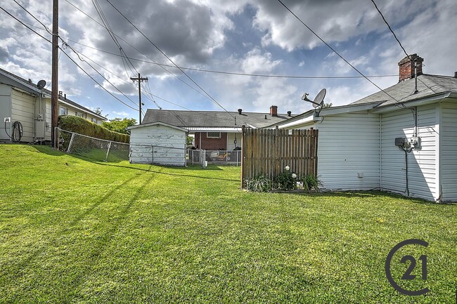 Building Photo - 1305 Willow St