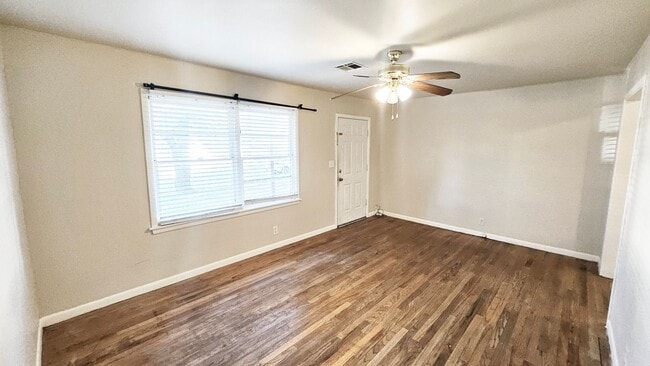 Building Photo - Warr Acres- 3 Bed/1 Bath