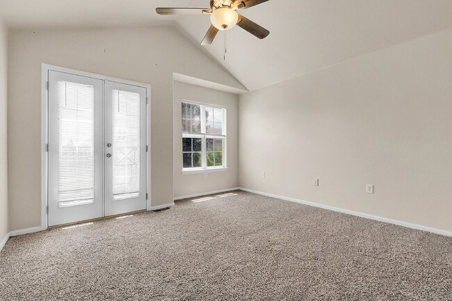 Building Photo - $2,695- 3 Bed, 3 Bath Updated Townhouse wi...
