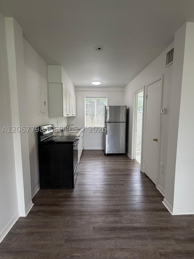Building Photo - 670 NE 88th St