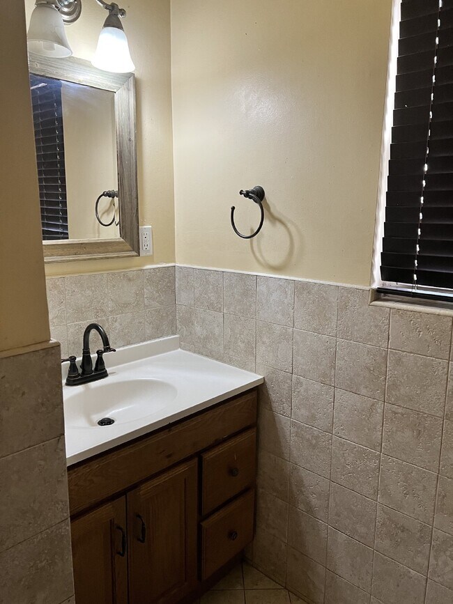 Building Photo - 112 De Leon Dr