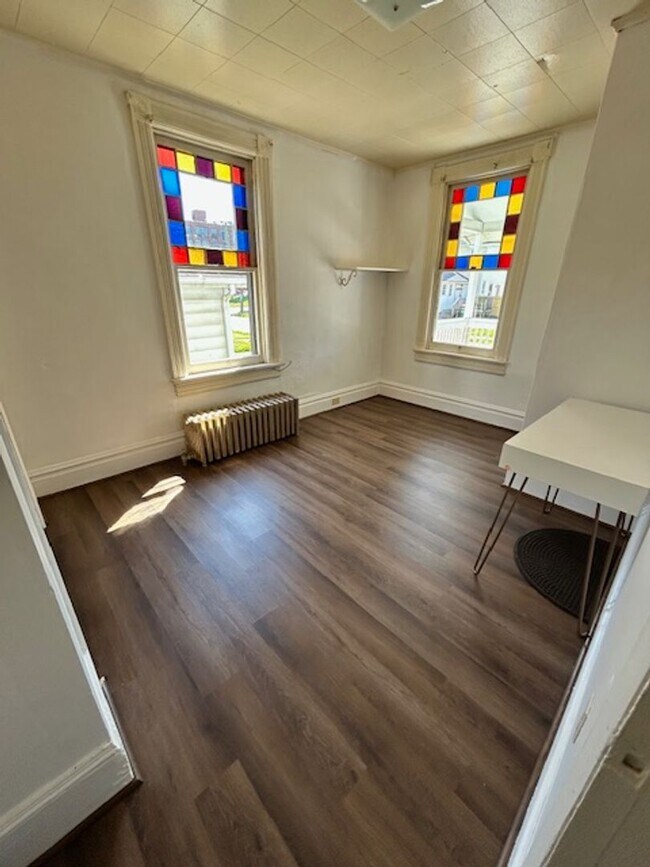 Building Photo - 1408 St James Pl