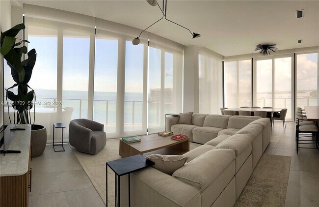 Building Photo - 3581 E Glencoe St