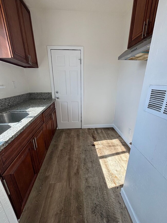 Building Photo - 6335 State St