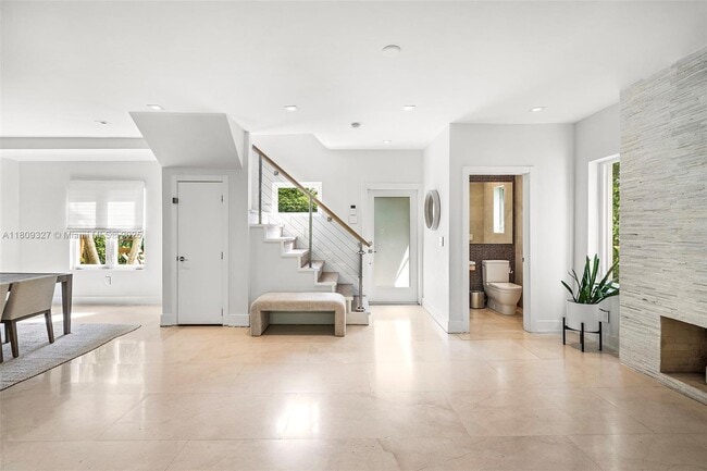 Building Photo - 775 W 49th St