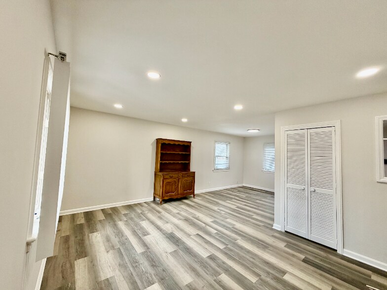 Building Photo - 3346 Bernice Rd