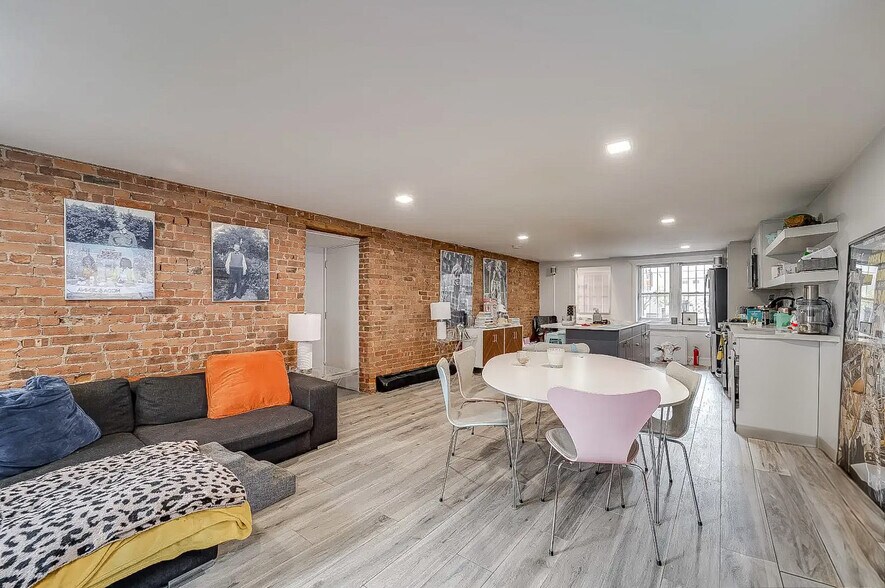 Building Photo - 266 3rd St