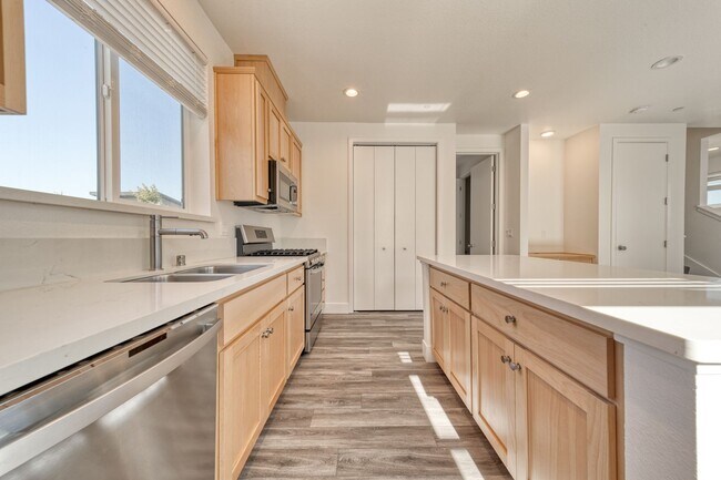Building Photo - 2221 Tapia Wy