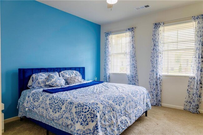 Building Photo - 325 Fernbrook Trl