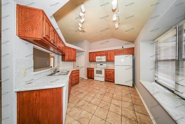 Building Photo - 1708 Yosemite Pl