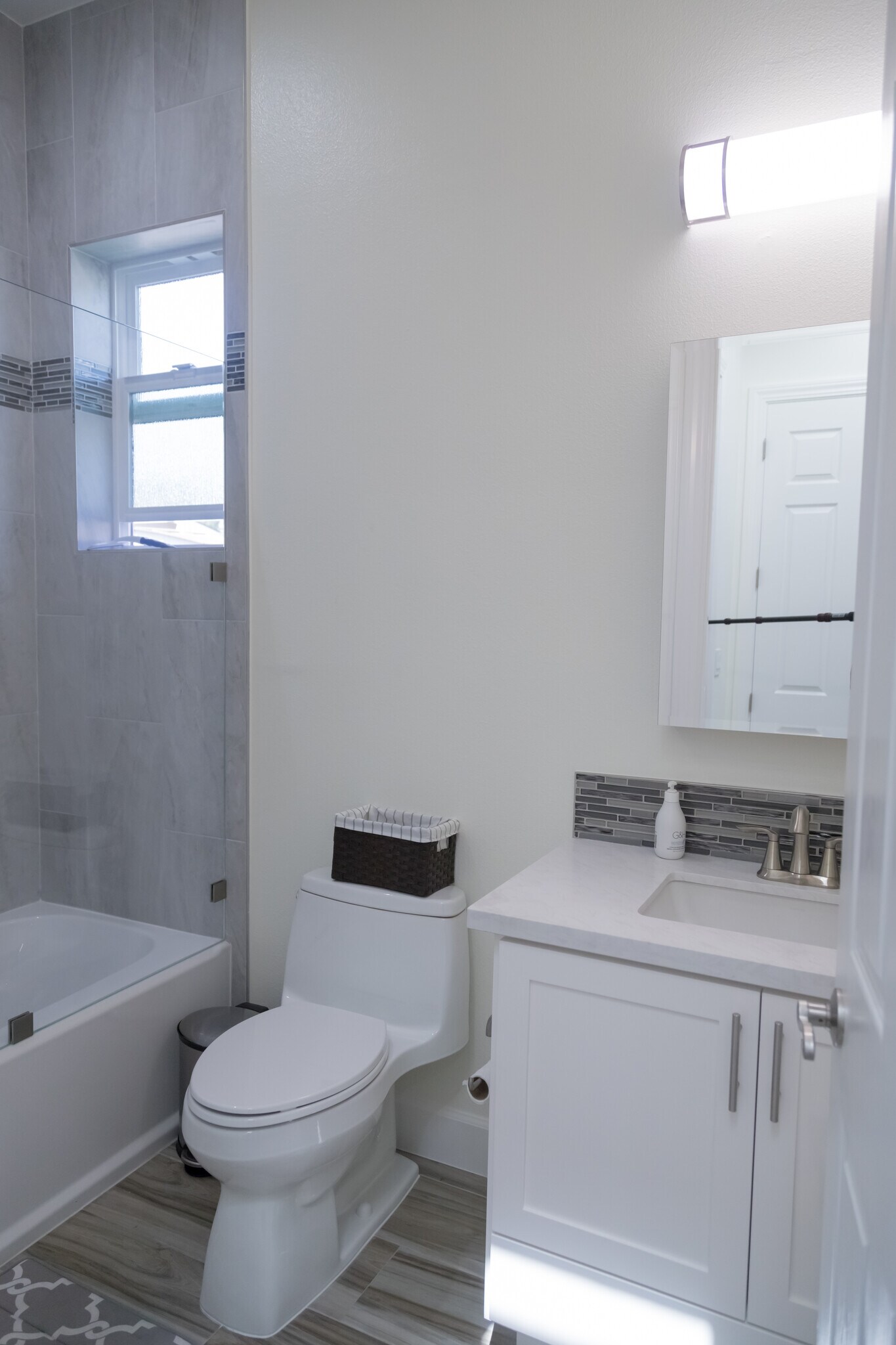 Building Photo - 5063 Elester Dr