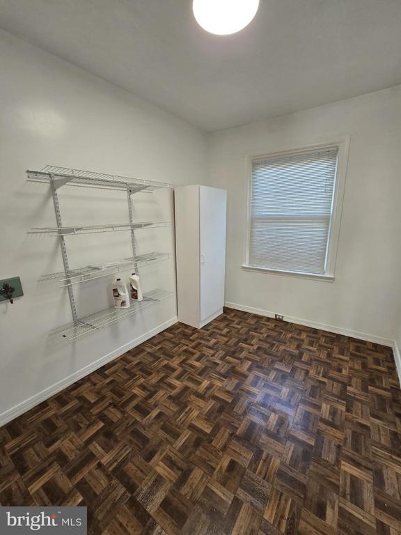 Building Photo - 831 Fanshawe St