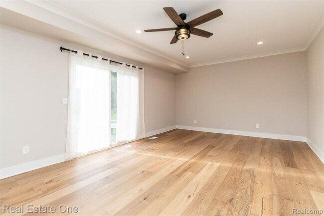 Building Photo - 5485 Hammersmith Dr