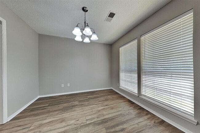 Building Photo - 27 S Brook Pebble Ct
