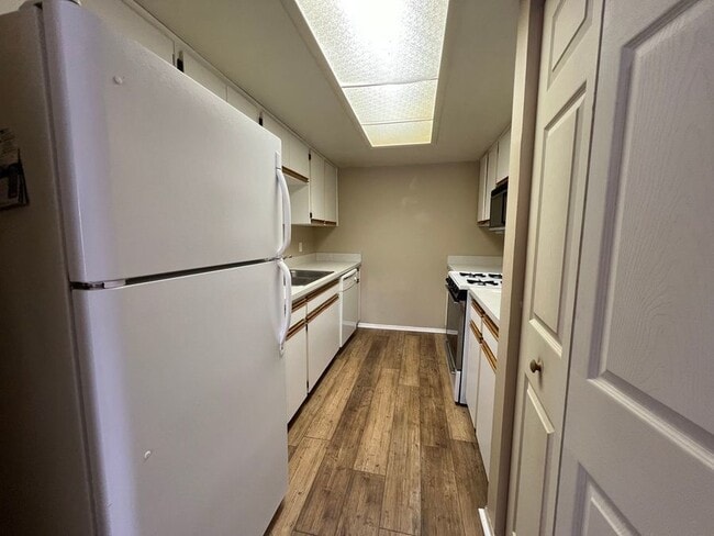 Building Photo - 2075 Isle Royal Ct SE