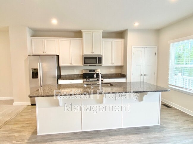 Building Photo - 1744 Defiance Dr