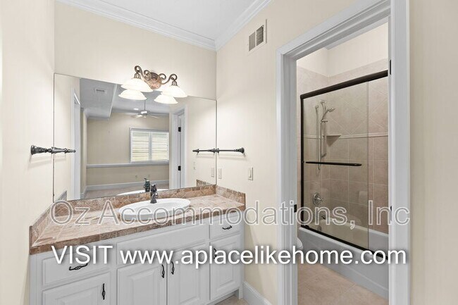 Building Photo - 16690 Country Club Dr