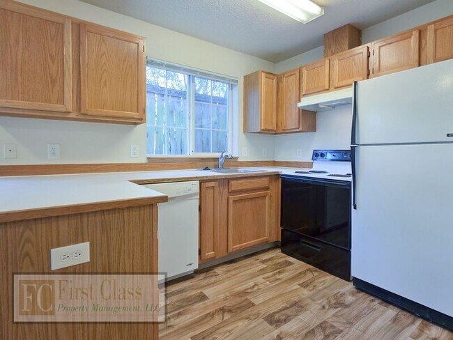 Building Photo - 1908 NE 46th Ave