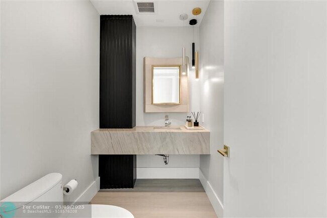 Building Photo - 500 SE Mizner Blvd