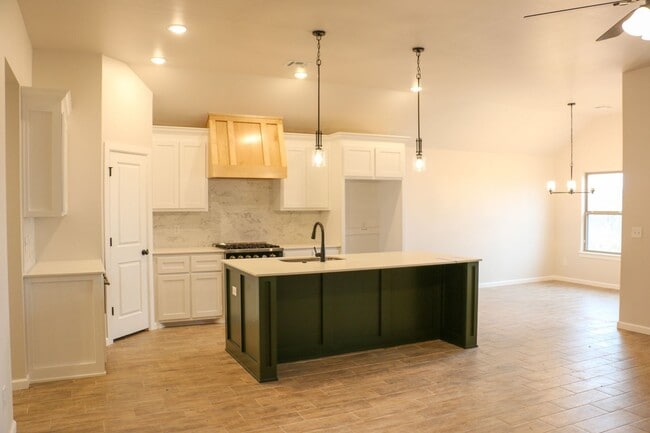 Building Photo - Brand New Home in Yukon!