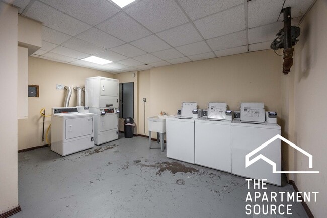 Building Photo - 2834 W Palmer St