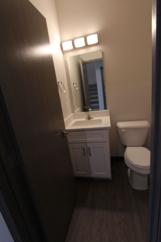 Building Photo - Modern design 3-bed, 2.5 bath duplex avail...