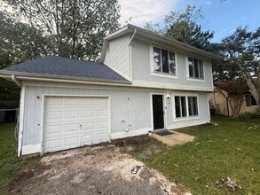 Building Photo - 20 Commodore Ct