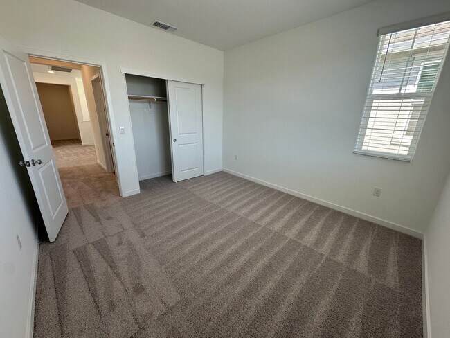 Building Photo - Stunning, Sun-Drenched 4BR + Loft Home in Lakeview – Loaded with Premium Upgrades!