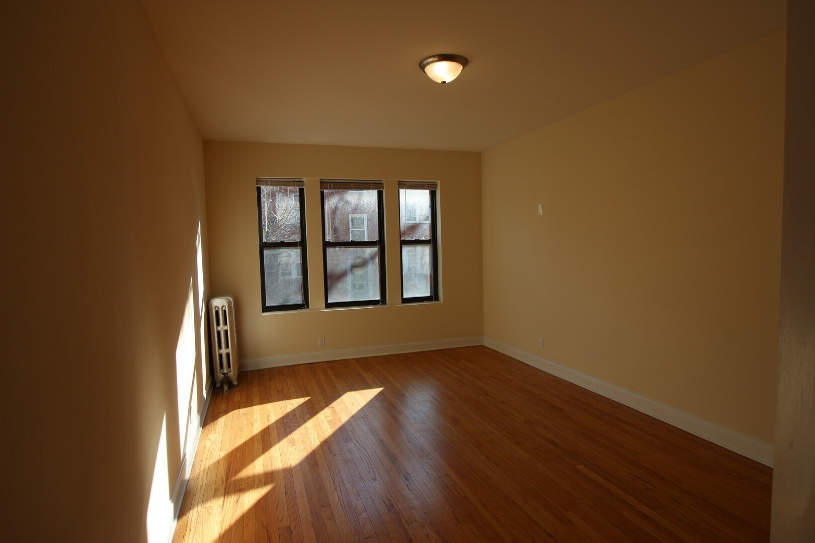 Building Photo - 1638 W North Shore Ave