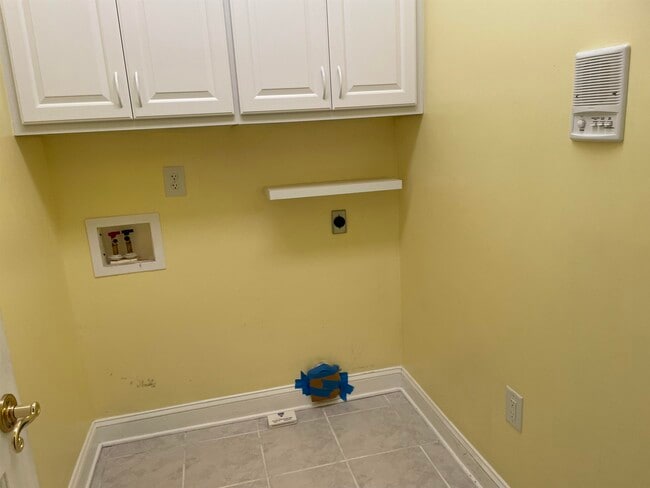 Building Photo - 530 Winterberry Ln