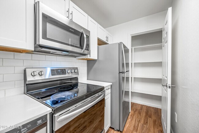 Building Photo - 3065 N 67th Ave