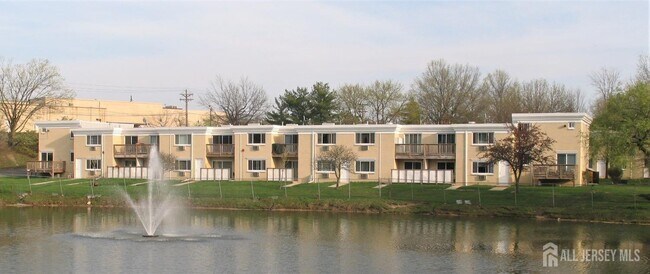 Building Photo - 16 Lake Ave