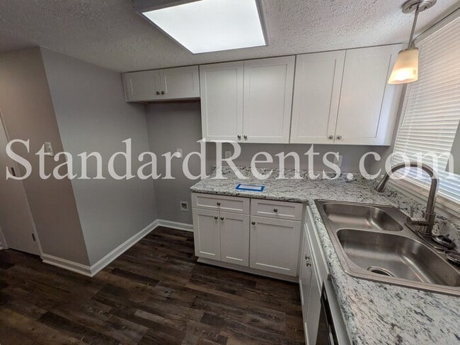 Building Photo - 2872 Spruce Cir
