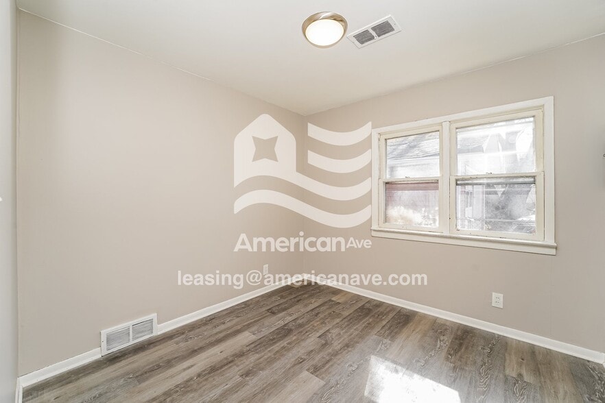 Building Photo - 905 Clement St