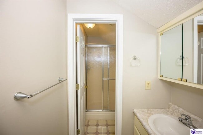 Building Photo - 356 Bittersweet Dr