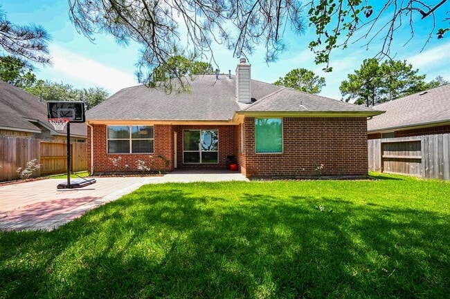 Building Photo - 18018 Somerset Knolls Ct