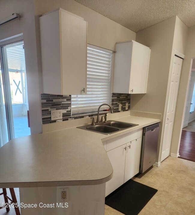 Building Photo - 2113 Greyfield St NE