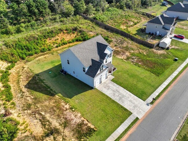 Building Photo - 33 N Village Cir