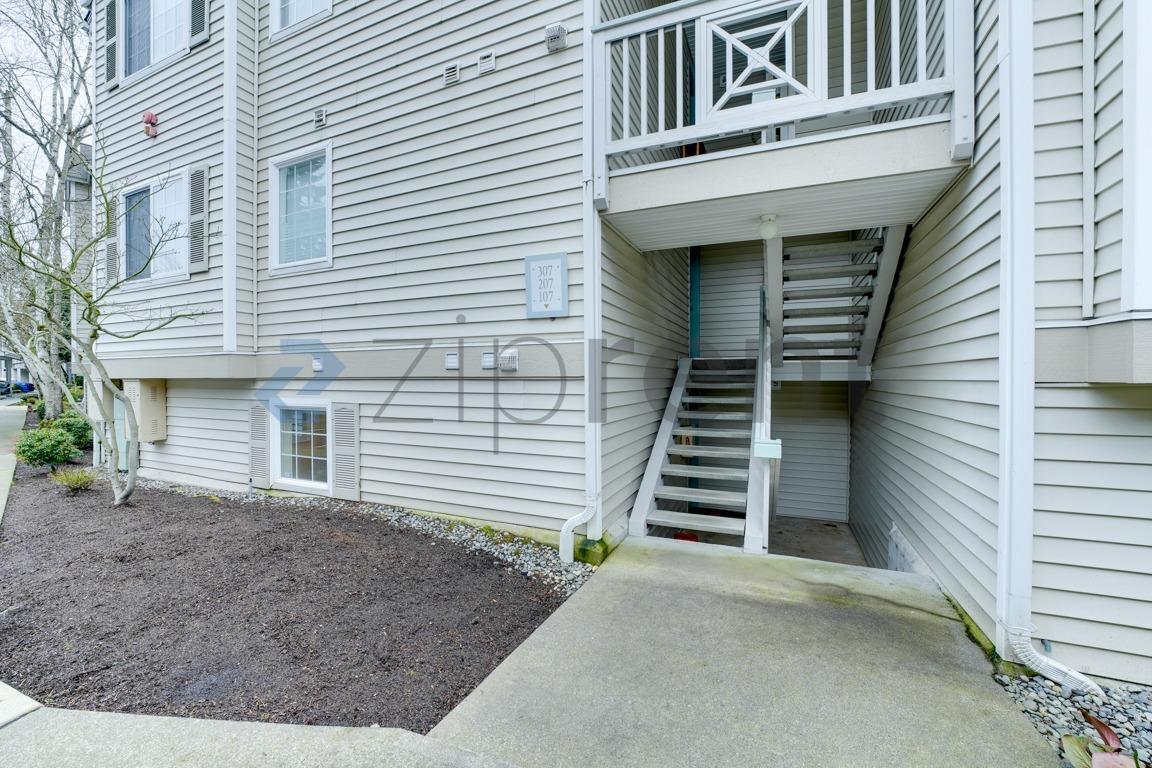 Building Photo - 1674 118th Ave SE