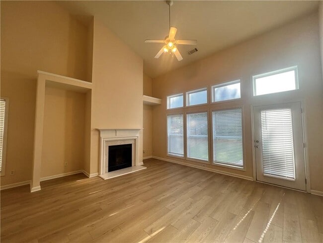 Building Photo - 2233 Worrall Hill Dr
