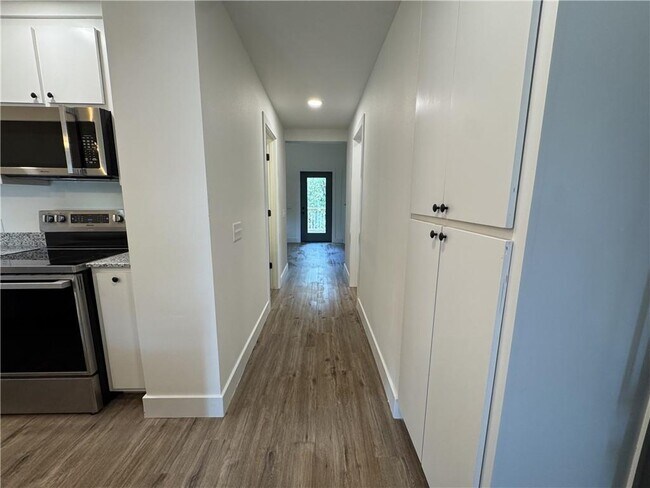 Building Photo - 1111 S Ray Ave