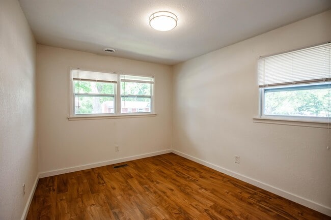 Building Photo - 2031 College View Rd