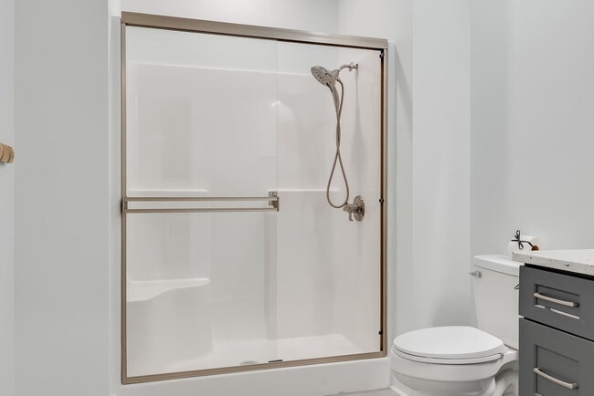 Building Photo - 223 E Lakeshore Dr