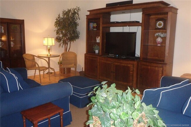 Building Photo - 1880 SW Springfield Ct