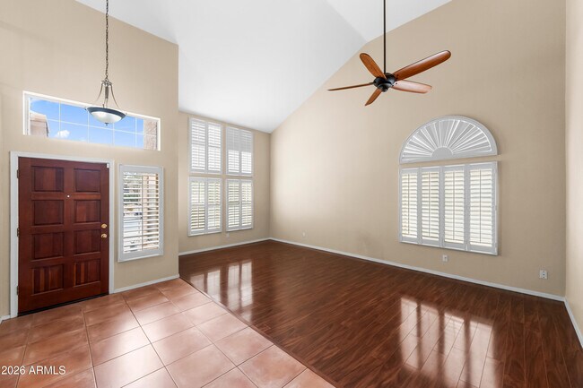 Building Photo - 1227 E Glenhaven Dr