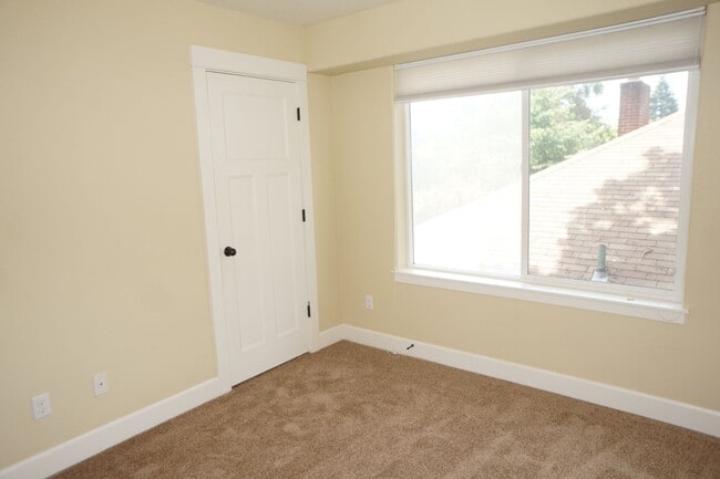 Building Photo - NE Piedmont 3-bedroom Beauty!