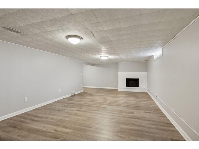 Building Photo - 6416 Wilryan Ave