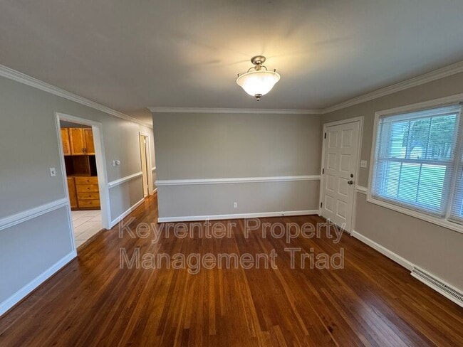 Building Photo - 8020 Linville Rd